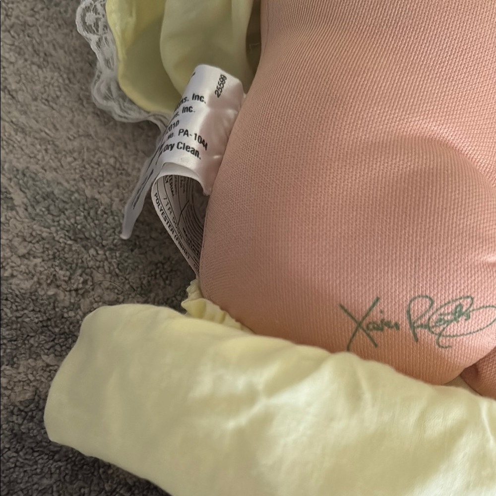 Cabbage Patch Kid Doll with 3 Outfits - Picture 5 of 12